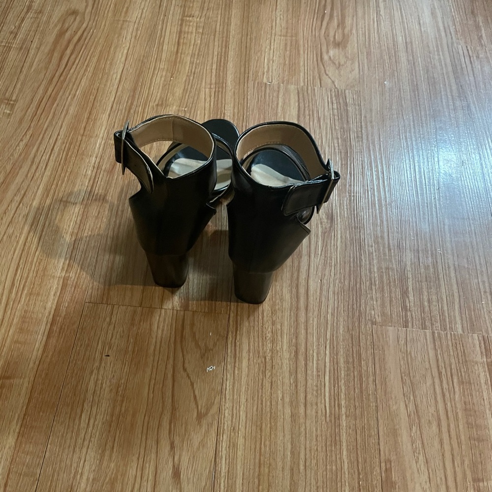 Heels - Picture 7 of 8